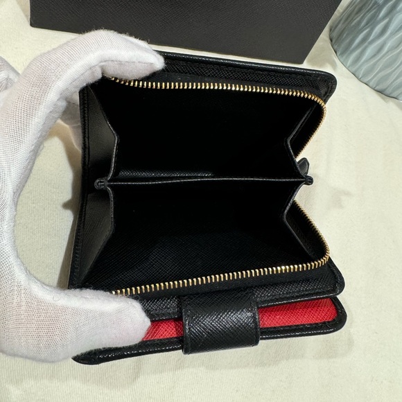 EUC✨PRADA Limited Edition Bifold Saffiano Wallet - Picture 11 of 15